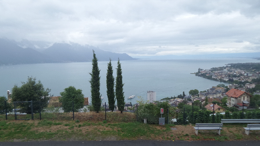 Anreise: Blick auf Lausanne am Genfer See