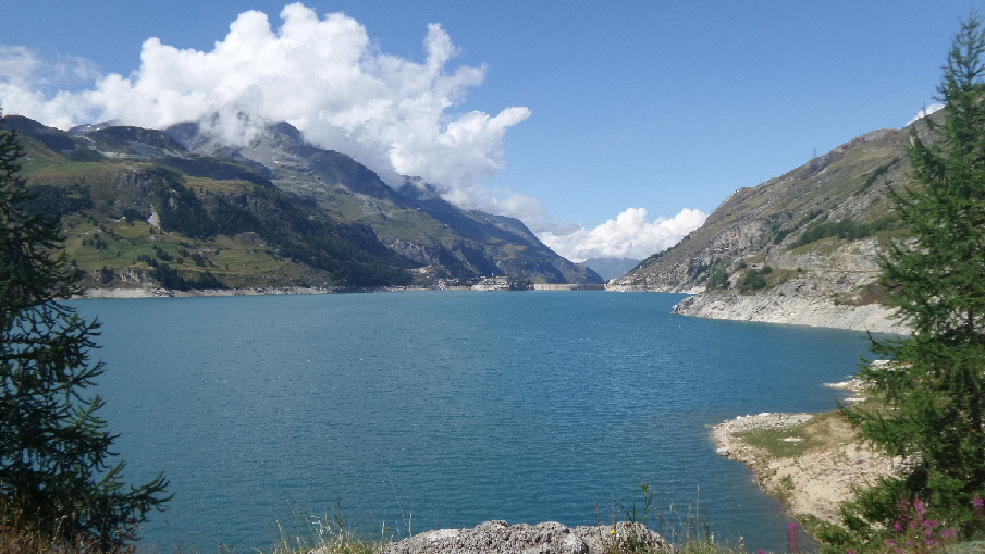 schon fast in Val d'isere, Blick zurck zum Lac du Chevrill