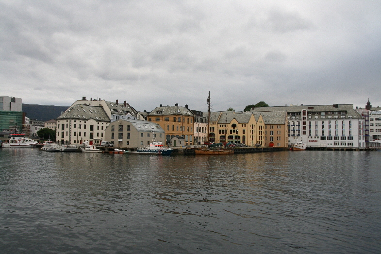 der kleine Hafen von Alesund