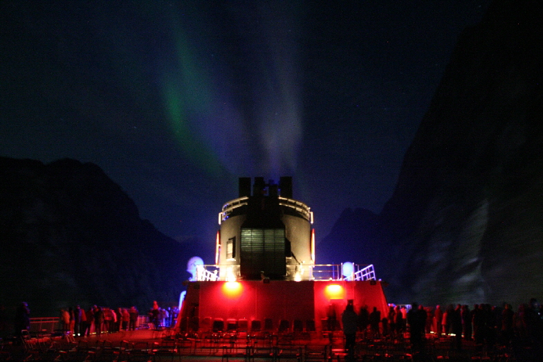 erste Polarlichter im Trollfjord