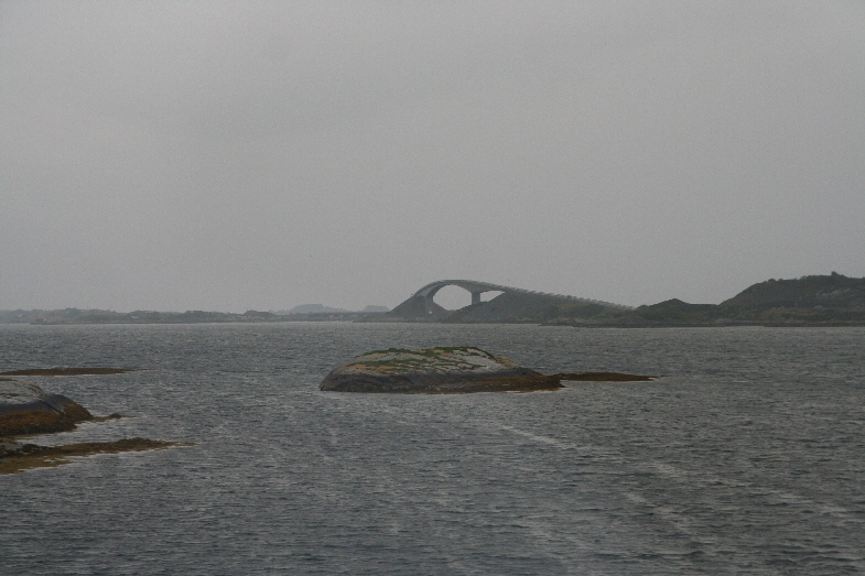 weiter geht's nach Molde über die malerische Atlantikstrasse mit traumhaften Brücken