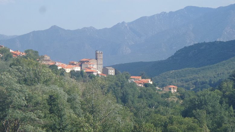 das schönste Dorf in den Pyrenänen von vorne
